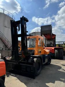 Chariot élévateur contrepoids TCM FD100, matériel de manutention lourd d'occasion à moteur diesel pour travaux en terminal et en atelier - Product Image 1