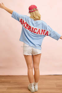 Camiseta Oversize de Manga Corta para Mujer, Cuello en V Ancho, con Parche Americano del 4 de Julio, Roja, Blanca y Azul, Estilo Patriótico, Casual y Urbana - Product Image 2