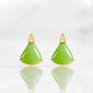Auténticos pendientes de jade y jadeíta natural color verde espinaca, hechos de plata S925, con un diseño simple y elegante. - Product Image 3