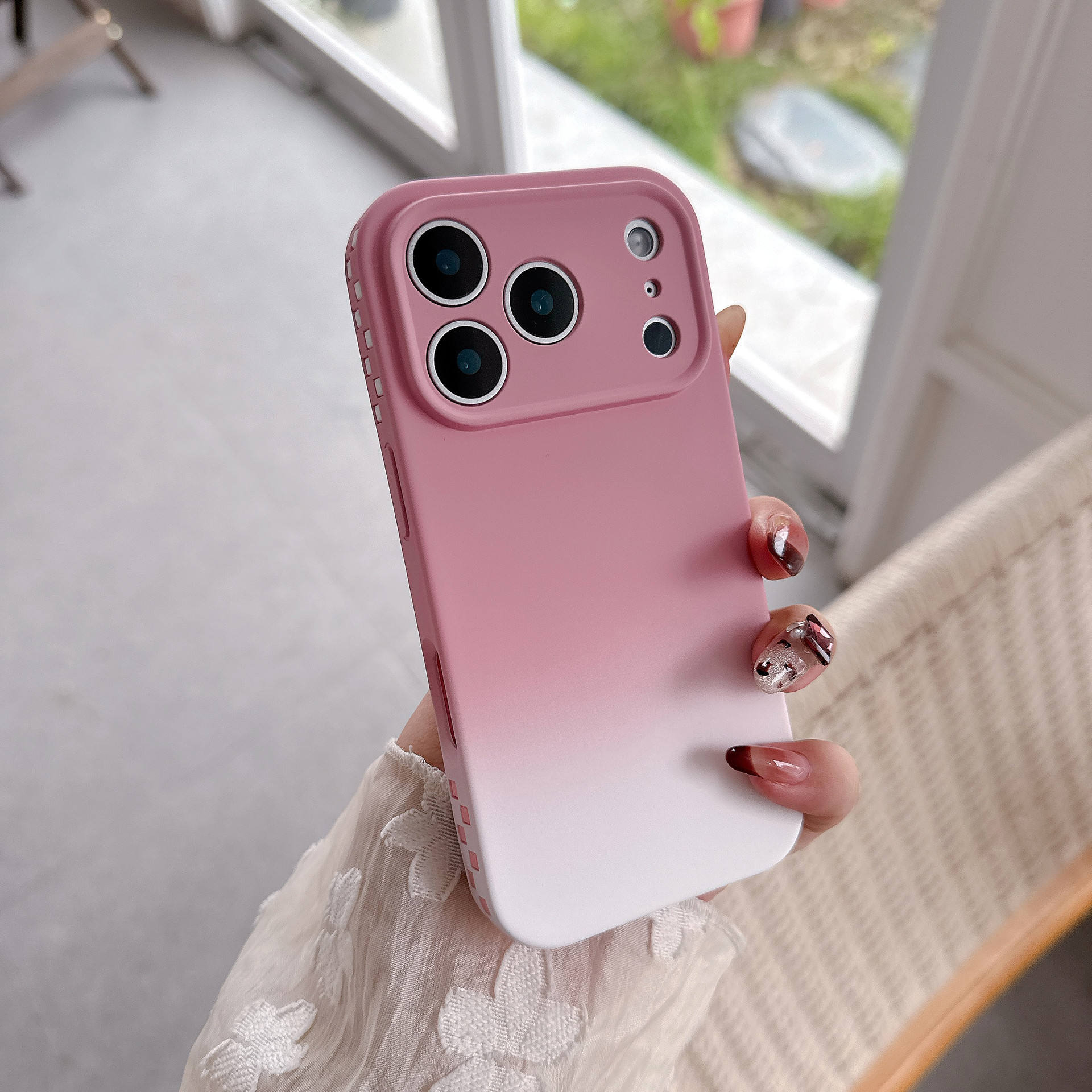 สีชมพูอ่อน