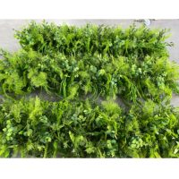 Vente en gros de chemins de table floraux artificiels élégants faits à la main en plastique pour les arrangements et décorations de mariage