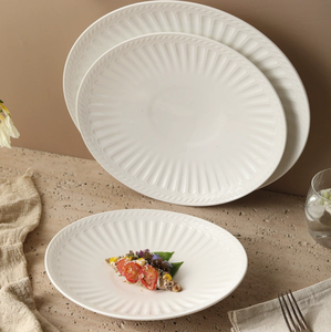 Assiettes ovales en porcelaine blanche de luxe, style romain, gaufrées, grand format 14 pouces, pour hôtels haut de gamme, idéales pour les steaks et les pâtes, avec logo personnalisé. - Product Image 4
