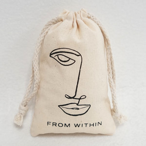 Sac à dos pliable en coton mousseline blanc naturel avec cordon de serrage, personnalisable par sublimation, idéal pour la randonnée et l'aventure - Product Image 3