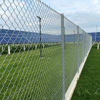Clôture en grillage métallique à mailles losangées revêtue de PVC pour terrains de sport et sécurité temporaire sur les chantiers de construction