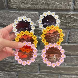 Lunettes de soleil rondes en acrylique à fleurs pour bébés filles et enfants – Vente en gros - Product Image 4