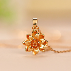 Collana con ciondolo a forma di loto per donna, gioielli semplici e alla moda, regalo per l'uso quotidiano - Product Image 1