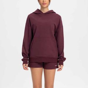 Sweat-shirts à capuche décontractés pour femmes avec logo personnalisé, manches longues de couleur unie et shorts au-dessus du genou, survêtement pour femmes - Product Image 1