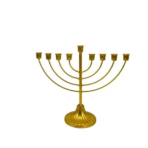 Ornement en métal Menorah cadeau en alliage de zinc exquis avec support de lampe dorée à 7 têtes