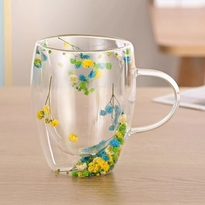 Taza <span class=keywords><strong>de</strong></span> té y café <span class=keywords><strong>de</strong></span> cristal <span class=keywords><strong>de</strong></span> doble pared con aislamiento <span class=keywords><strong>de</strong></span> borosilicato <span class=keywords><strong>de</strong></span> 12oz al por mayor con flores secas - Product Image 6