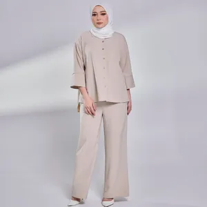 Chemisier Ondara à épaules tombantes beige, fournisseur OEM Malaisie, coupe asymétrique, blouse modeste, fente latérale, ouverture boutonnée, haut musulman - Product Image 3