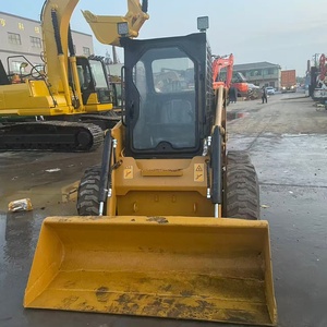 Chargeuse sur pneus Caterpillar 246C modèle 2022, capacité de charge nominale de 4 tonnes, puissance de 55 kW, pompe hydraulique, équipement d'occasion jaune - Product Image 4