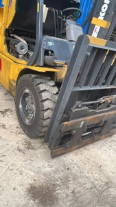 Safety Optimized Komatsu FD50 5 Ton Forklift Stable Lifting for Heavy Goods - Product Image 4
