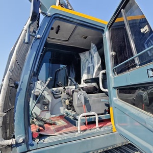Excavadora Hidráulica de Orugas Hyundai HX220AL con un Potente Motor y un Sistema Hidráulico Avanzado para Construcción Pesada - Product Image 3