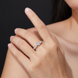 Anillo de Plata de Ley S925 con Corazón Retorcido y Moissanita, Anillo de Lujo para Propuesta, Versátil, para el Dedo Índice, para Mujer - Product Image 5