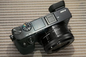 Cuerpo de Cámara Digital HFT Profesional Alpha <span class=keywords><strong>A6000</strong></span> con Lente OSS de 16-50 mm, Sensor CMOS, Sin Espejo, Formato APS, Video Full HD de 1080P - Product Image 3