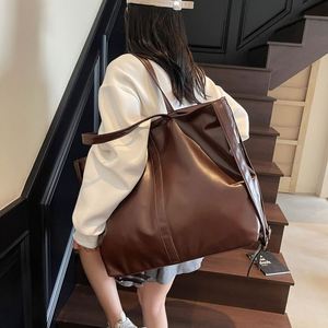 Sacs à main pour femmes de grande capacité, sacs à main simples de couleur noire, sacs à main en cuir PU imperméables - Product Image 6