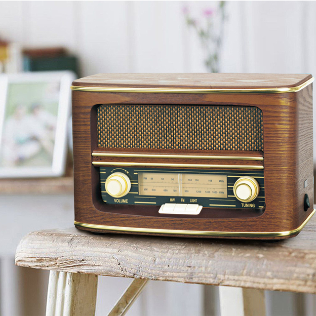 Retro AM/FM Radio with BT, USB Player and Aux in