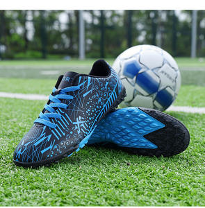 Nouvelles Chaussures de Football Antidérapantes pour Enfants 2025 – Crampons de Football en Cuir PU de Haute Qualité pour Enfants et Hommes, Idéales pour l'Extérieur - Product Image 4