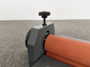 CHENGYUE CYLBS1000 980MM A3 A4 <span class=keywords><strong>Plastifieuse</strong></span> manuelle à manivelle de bureau grand format de haute qualité pour film vinyle - Product Image 5