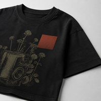 T-shirt personnalisé à épaules tombantes avec impression DTF originale de fleurs sauvages et d'appareil photo ancien
