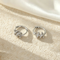 Boucles d'oreilles créoles Huggie en spirale torsadée pour femme, avec zircon incrusté, bijoux de mode chic et tendance