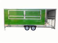 Camion à pizza italien authentique avec four à bois intégré et station de préparation pour pizzeria mobile et événements de restauration