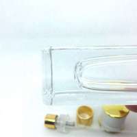 Flacon de parfum professionnel de haute qualité, rectangulaire, à fond épais, avec pompe pulvérisatrice, en verre, avec boîte.