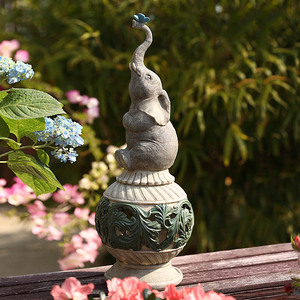 Statua Solare a Forma di <span class=keywords><strong>Elefante</strong></span> su Globo con Design di Farfalle <span class=keywords><strong>e</strong></span> Uccelli, Decorazione da Giardino per Esterni, Accensione/Spegnimento Automatico, Statua LED per Regalo Festivo - Product Image 2