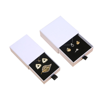 Boîtes à bijoux de luxe de petite taille avec ruban, corde, insert en mousse, tiroirs coulissants, emballage en papier kraft, matériaux recyclés pour les pochettes cadeaux