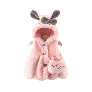 Manteau d'hiver long décontracté sans manches imprimé en polaire doux avec capuche en fourrure pour bébés filles - Product Image 4