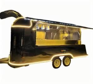 Carrito de Sándwiches Cubanos con Pan Prensado y Carne de Cerdo Mojo, Jamón y Queso Suizo con Encurtidos, Fusión Miami-Havana - Product Image 6