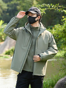 Chaqueta de asalto sin costuras transpirable ligera tres en uno para hombres y mujeres Otoño Invierno impermeable a prueba de viento desmontable al aire libre - Product Image 3