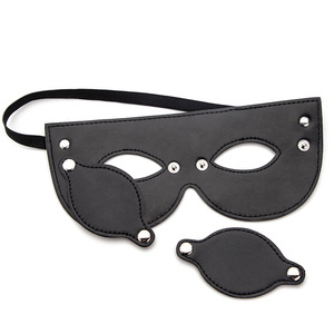 Antifaz Erótico Negro y Rojo con Ojeras Desmontables para Uso Adulto en Juegos Íntimos - Product Image 4