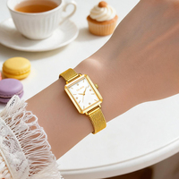 Montre carrée pour femme en acier inoxydable doré avec mouvement à quartz, cadran en verre et aiguilles