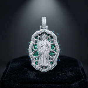 Colgante Religioso de Cristo con Moissanita Corte Esmeralda, Plata 925, Amuleto Temático Hindú para Ceremonias, Joyería Unisex Luxira Jewels - Product Image 3