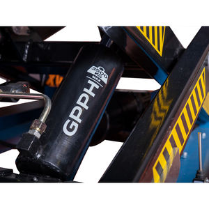 Banco de soldadura hidráulica SteelMax GPPH 1,5x1,48 MT 15mm de espesor, rejilla diagonal con agujeros de 28mm - Product Image 4