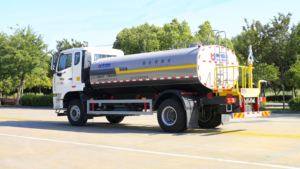 Camion arroseur diesel HOWO NX 4x2 <span class=keywords><strong>de</strong></span> 14 m, véhicule <span class=keywords><strong>de</strong></span> lavage routier robuste pour l'Amérique centrale - Product Image 3