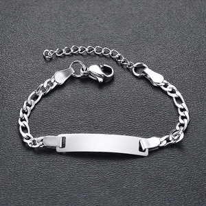 Pulsera Azabache para Niño, Chapada en Oro de 14K, Acero Inoxidable, Personalizable - Product Image 5