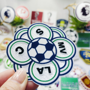 <span class=keywords><strong>Patch</strong></span> floqué 3D personnalisé et écologique en forme de fleur pour maillots de sport et casquettes - Product Image 1