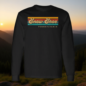 T-shirt a maniche lunghe Snow Shoe Pennsylvania con design vintage a strisce tramonto - Product Image 3
