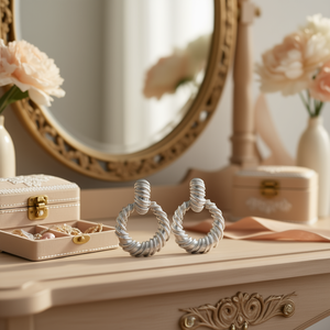 Boucles d'oreilles créoles tendance plaquées argent pour femmes, bijoux fantaisie en alliage, style soirée, boucles d'oreilles statement - Product Image 2