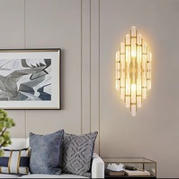 Applique murale LED blanc chaud au design moderne en cristal et acier inoxydable, style luxe discret, pour salon, chambre, escalier, fond TV