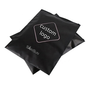 Bolsas de Plástico Personalizadas con Logotipo Impreso para Ropa, con Cierre Deslizante, para Camisetas y Ropa Interior, Acabado Mate Esmerilado - Product Image 1