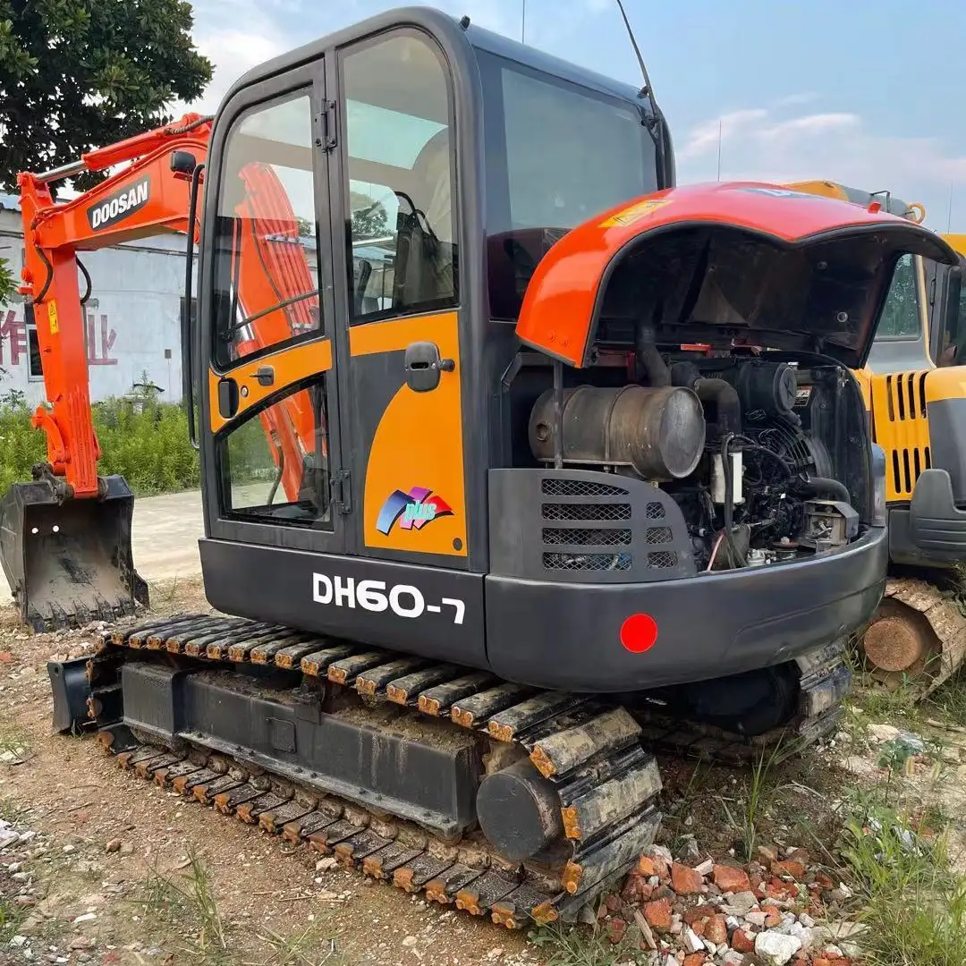 Used excavator crawler machine excavator mini car DOOSAN DH60 small excavator price