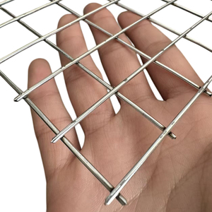 <span class=keywords><strong>Grillage</strong></span> soudé noir électrogalvanisé <span class=keywords><strong>2</strong></span> mm, tissage simple, faible entretien, pour clôtures d'entrepôts commerciaux et industriels - Product Image 1