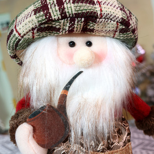 Nouvelles décorations de Noël transfrontalières en tissu : Poupées décoratives Père Noël, Bonhomme de neige et Renne à motif écossais en position debout pour une ambiance festive - Product Image 2