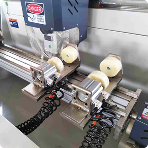 Centre d'usinage pour portes et fenêtres en aluminium, machine <span class=keywords><strong>de</strong></span> perçage <span class=keywords><strong>de</strong></span> trous <span class=keywords><strong>de</strong></span> serrures robuste, moteur PLC, perceuse-fraiseuse pour <span class=keywords><strong>PVC</strong></span> - Product Image 4