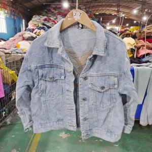 <span class=keywords><strong>Vente</strong></span> en gros de ballots de 45kg de costumes de femmes d'occasion vestes en jean d'occasion à la mode veste en jean d'occasion - Product Image 2