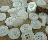 Kancing Grosir Custom 4 Lubang Mutiara Putih Poliester Kancing Kaos Dapat Diwarnai Kancing Plastik Resin