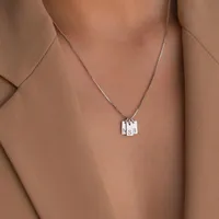 EMANCO Pendentif Breloque Alphabet Personnalisé en Acier Inoxydable Plaqué Or 14K avec Lettre Initiale Gravée et Chaîne à Maillons – Accessoire